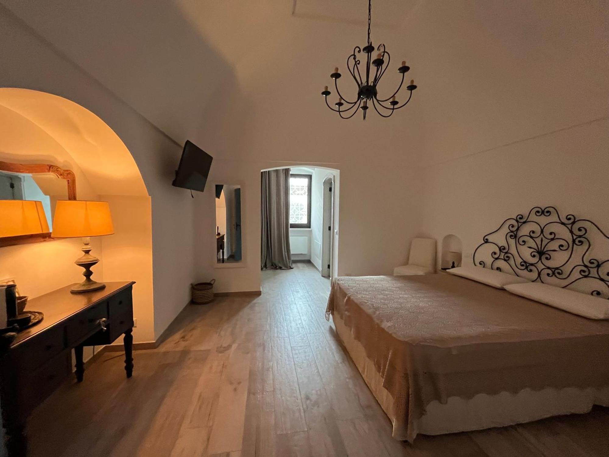 Dimora San Michele Hotel Castellana Grotte Exterior photo